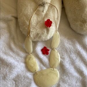 Elegant Cream Necklace